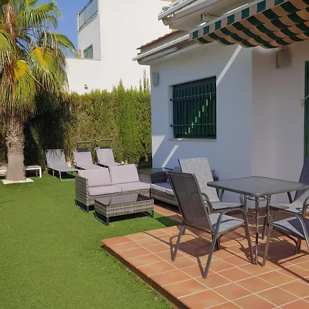 Three-bedroom With Magnificent Pool Next To The Sea And Golf Courses